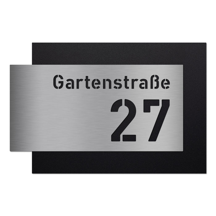 Edelstahl-Hausnummer mit Straße, mit 3D Effekt, Rückplatte pulverbeschichtet in RAL9005, Frontblende in Edelstahl