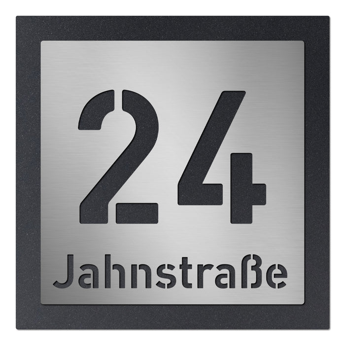 Edelstahl-Hausnummer mit Straße im 3D Effekt, Rückwand pulverbeschichtet in DB703, Frontblende in Edelstahl