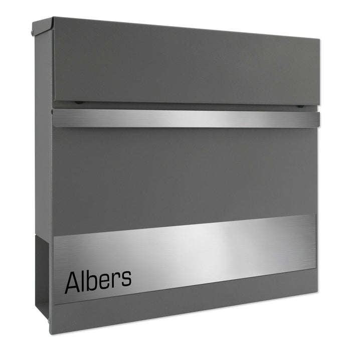 AlbersDesign Briefkasten B3 in Graualuminium (RAL9007) personalisiert mit Edelstahlschild