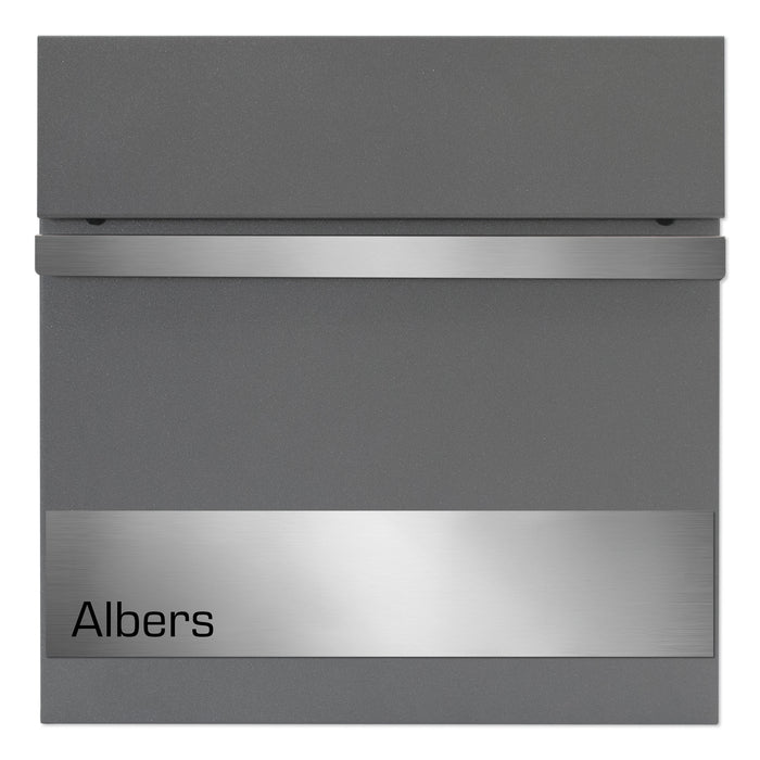 AlbersDesign Briefkasten B3 in Graualuminium (RAL9007) personalisiert mit Edelstahlschild
