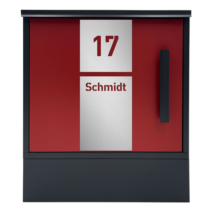 AlbersDesign Briefkasten B8-2 in Anthrazit (RAL7016) und roter Fronttür personalisiert mit Edelstahl-Schildern