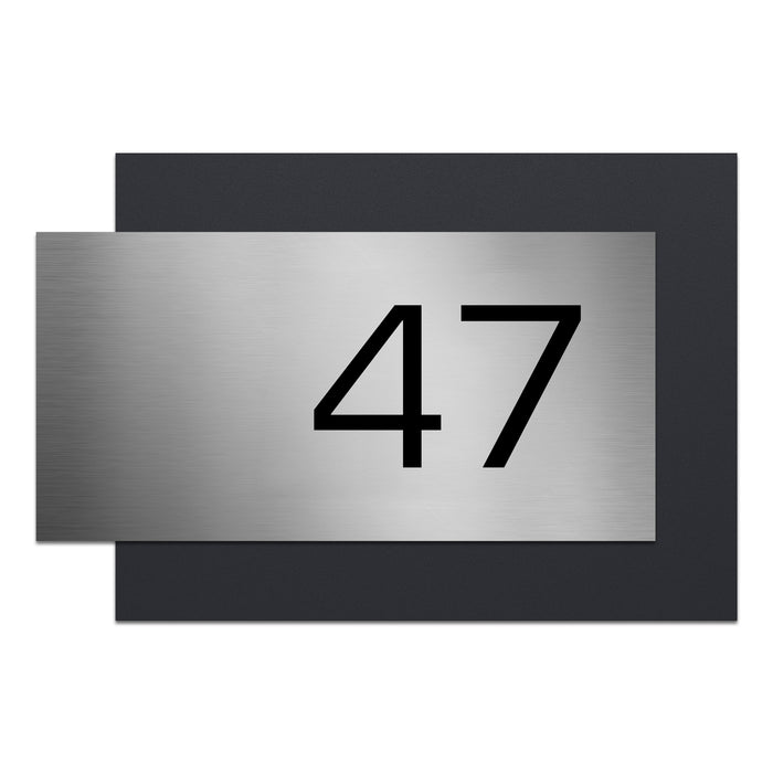 Edelstahl-Hausnummer, mit 3D Effekt, Rückwand pulverbeschichtet in RAL7016, Frontblende in Edelstahl