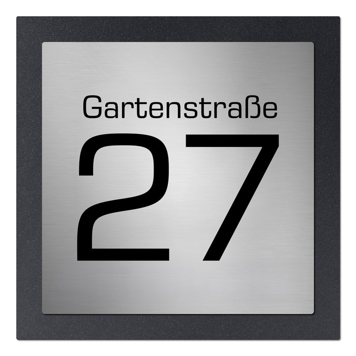 Edelstahl-Hausnummer mit Straße im 3D Effekt, Rückwand pulverbeschichtet in DB703, Frontblende in Edelstahl