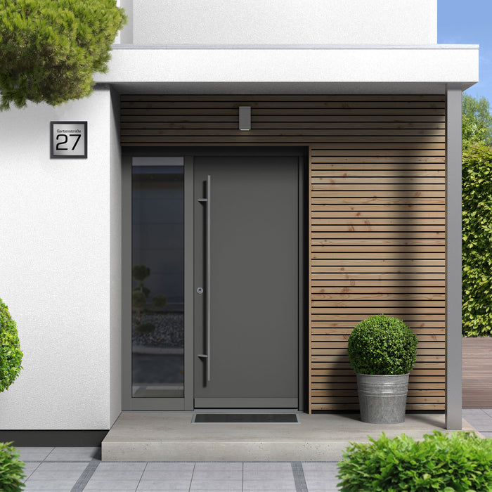 Edelstahl-Hausnummer mit Straße im 3D Effekt, Rückwand pulverbeschichtet in DB703, Frontblende in Edelstahl