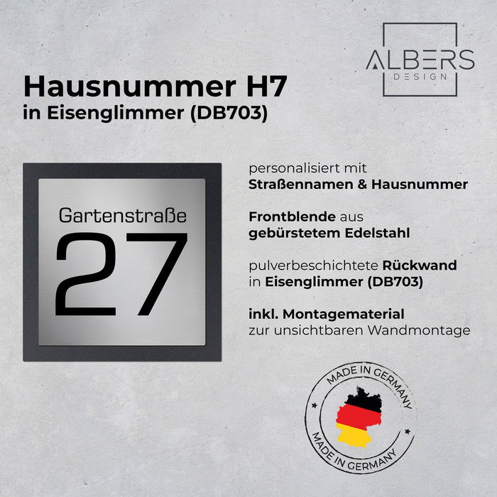 Edelstahl-Hausnummer mit Straße im 3D Effekt, Rückwand pulverbeschichtet in DB703, Frontblende in Edelstahl
