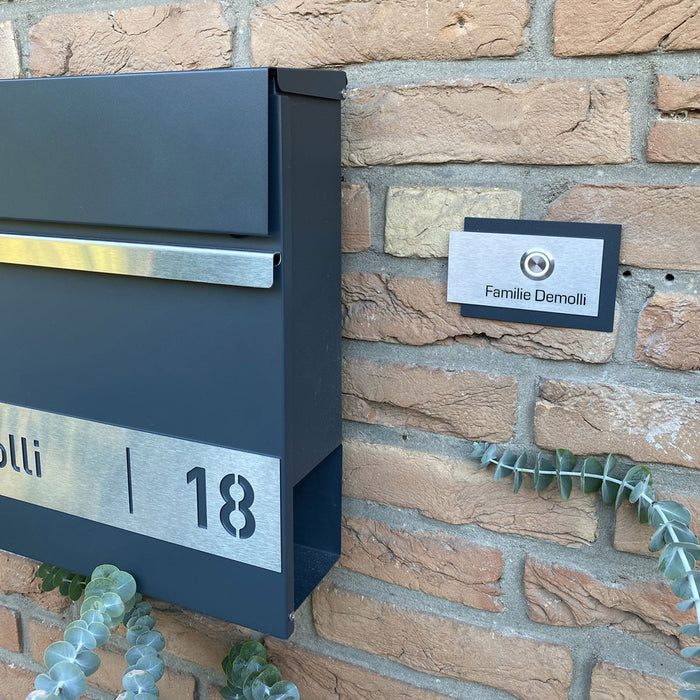 AlbersDesign personalisierte Edelstahl-Klingel K5 mit 3D-Effekt in Anthrazit (RAL7016)