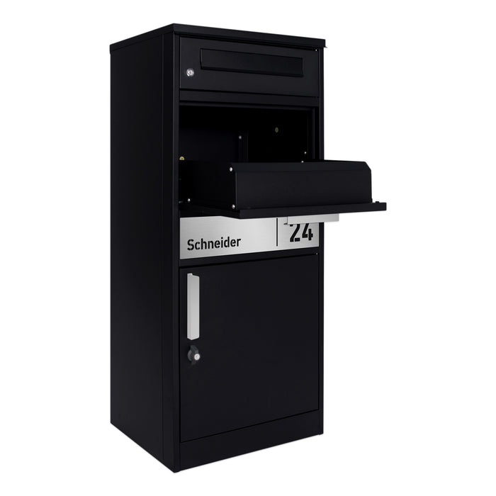 AlbersDesign Stand-Paketbox PB1 Schwarz (RAL9005) personalisiert mit Edelstahl-Schild