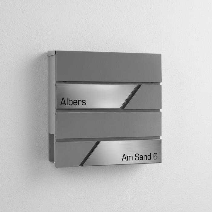 AlbersDesign Briefkasten B1 in Graualuminium (RAL9007) personalisiert mit Edelstahl-Schildern