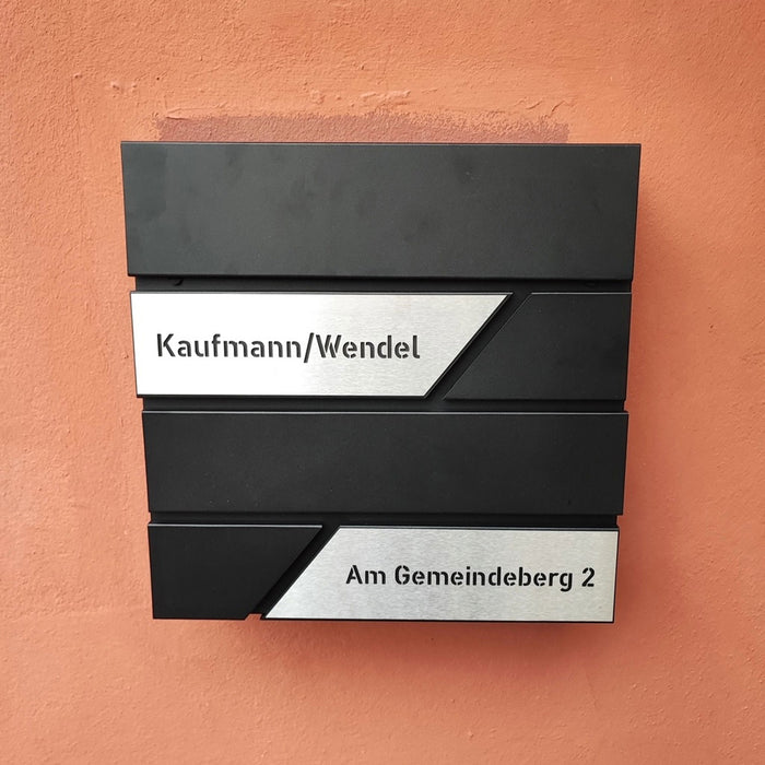 AlbersDesign Briefkasten B1 schwarz (RAL9005) personalisiert mit Edelstahl-Schildern