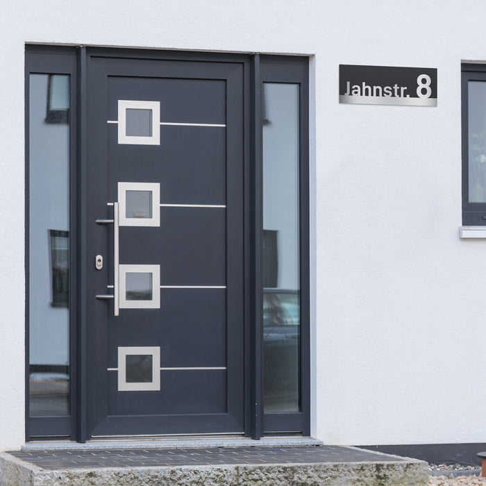 Edelstahl Straße & Hausnummer, mit 3D Effekt, Rückwand pulverbeschichtet in RAL7016, Frontblende in Edelstahl